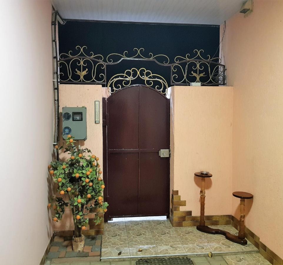 Мини Отель Аркадия ムィコラーイウ エクステリア 写真
